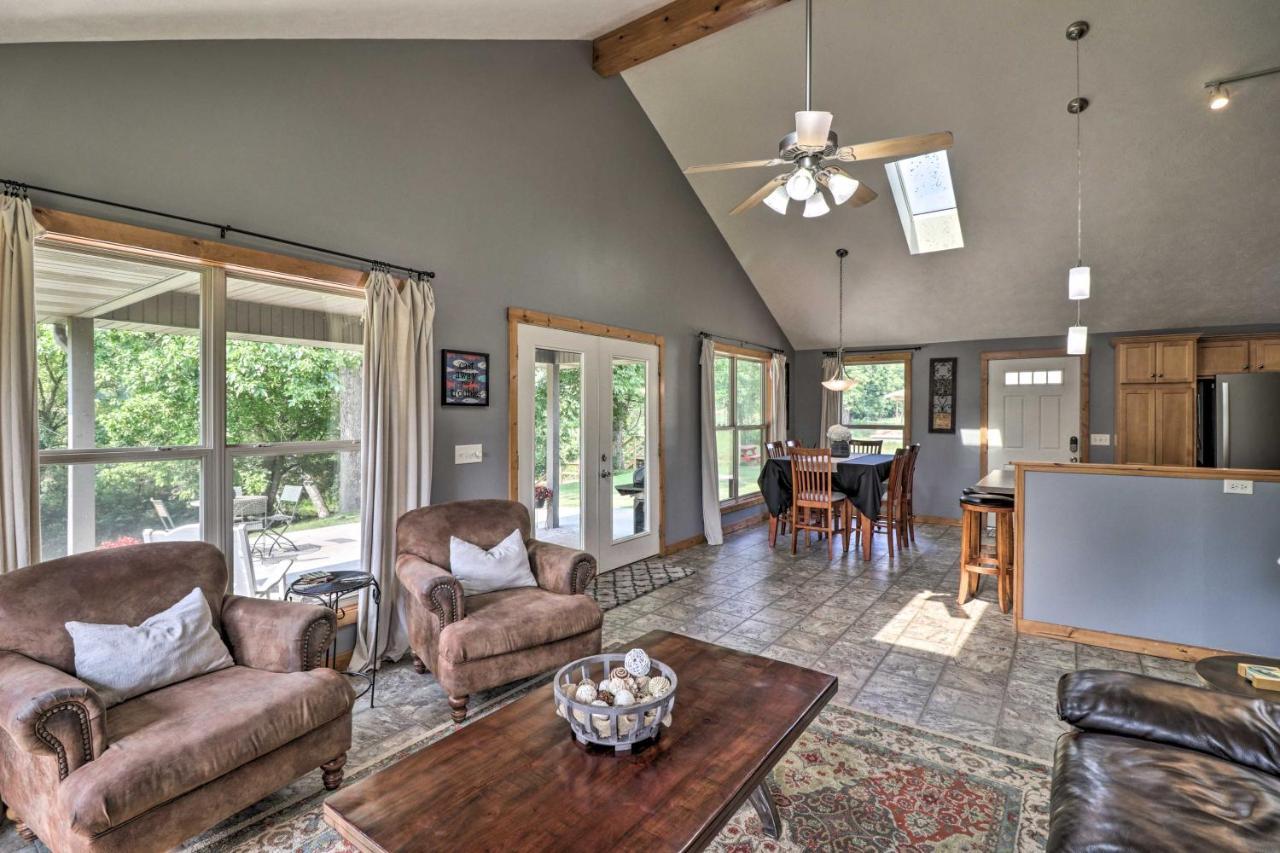 Mountain Home Cottage With Deck On White River! Gassville Eksteriør bilde