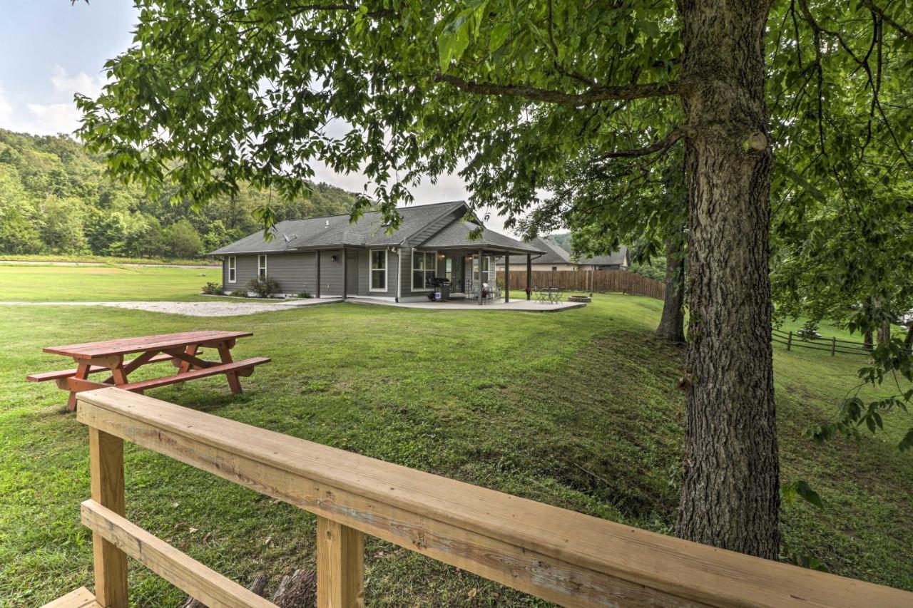 Mountain Home Cottage With Deck On White River! Gassville Eksteriør bilde
